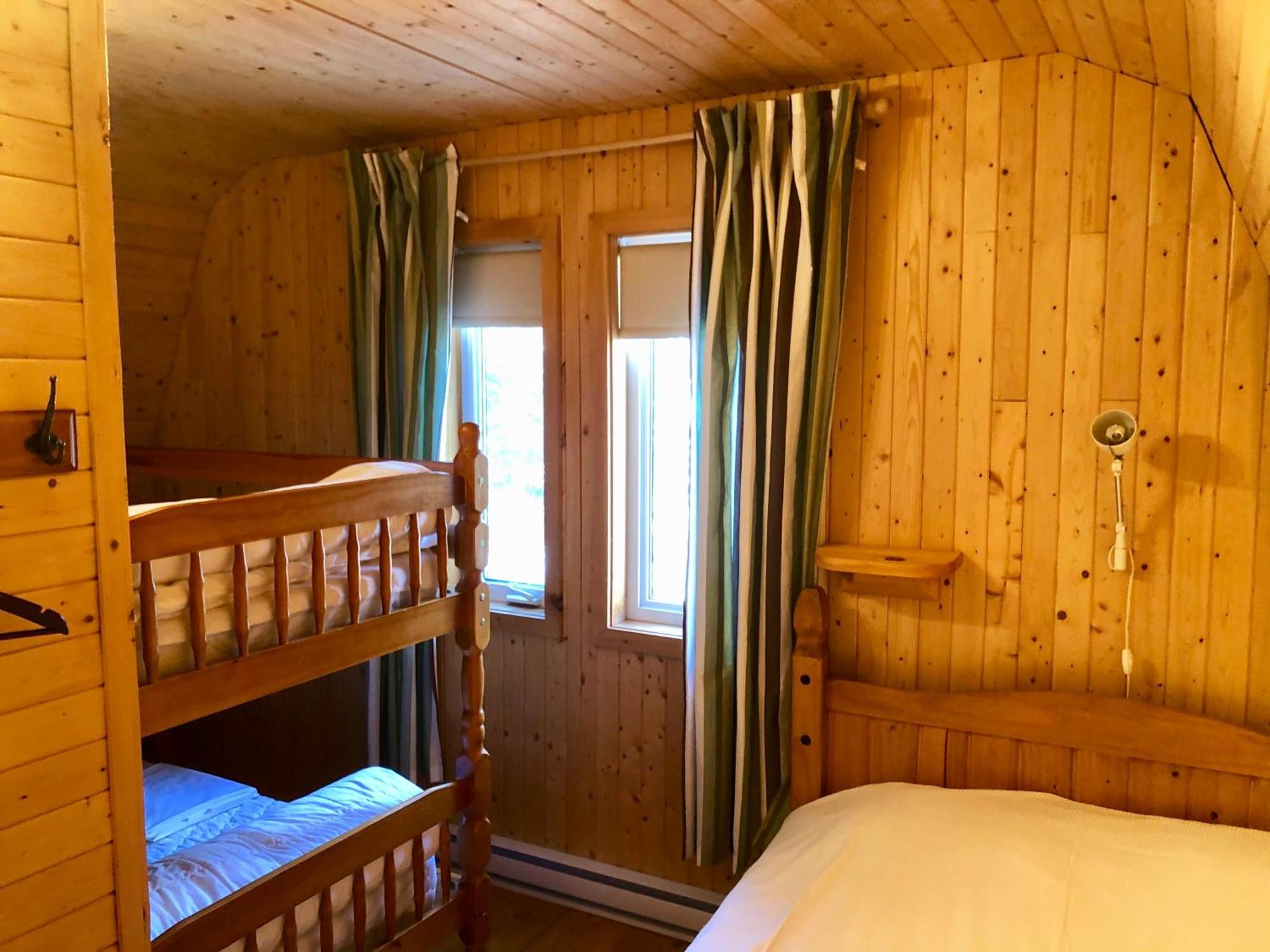 Chalets Du Bout Du Monde แกสเป ภายนอก รูปภาพ